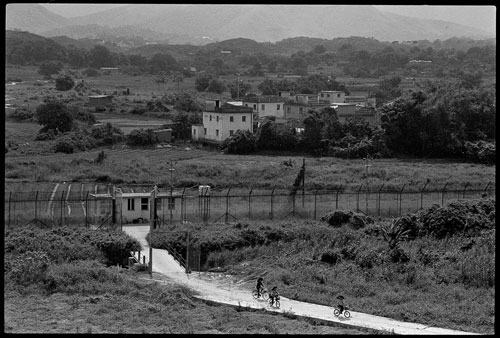 Villagers from Changling engage in transit farming near the Shenzhen-Hong Kong border. [Photographed in 1994] 