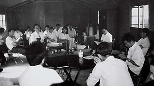 Shenzhen Special Economic Zone Daily came into being in a tent. [Photographed in 1983]