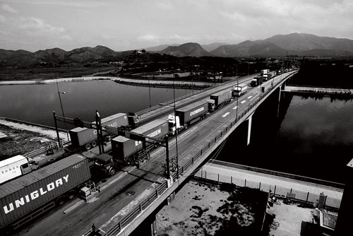 A Hong Kong truck drives across the Shenzhen River. [Photographed in 1996] 