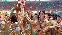 After fierce competition, the Shenzhen football team finally won the China Football Association Super League championship. This was a glorious moment in the history of Shenzhen football.