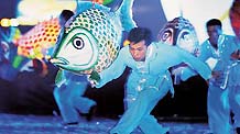 The fish lantern dance is a Shenzhen intangible cultural heritage. [Photographed in 2006]