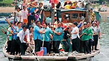 Nan'ao fishermen celebrate a wedding. [Photographed in 2002]